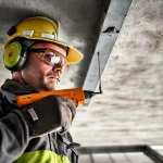 Фото по теме: Безопасность при работе с пороховыми монтажными пистолетами при креплении кабельных лотков к бетону