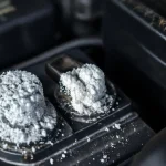 Фото по теме: Причины появления белого налета (сульфатации) на клеммах автомобильного аккумулятора